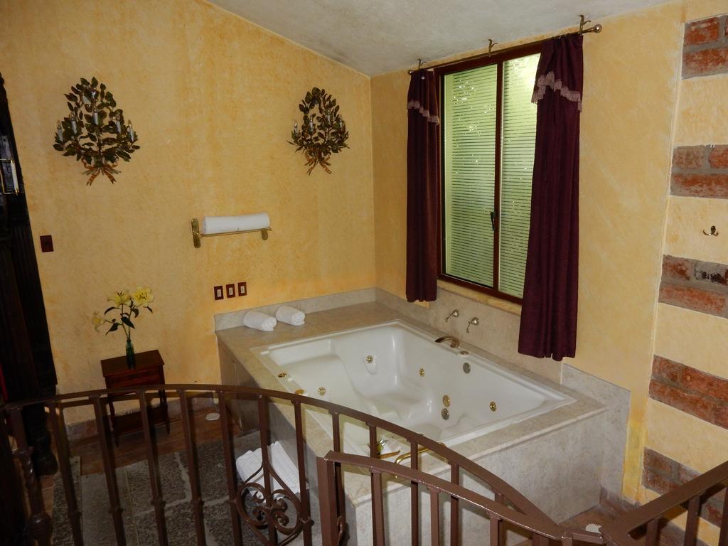 ホテルLas Calandrias アトリスコ 部屋 写真